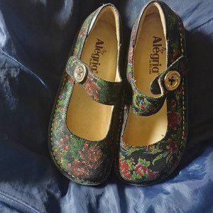 Alegria Paloma shoes in Winter Garden pattern, size 36 (US size 6)